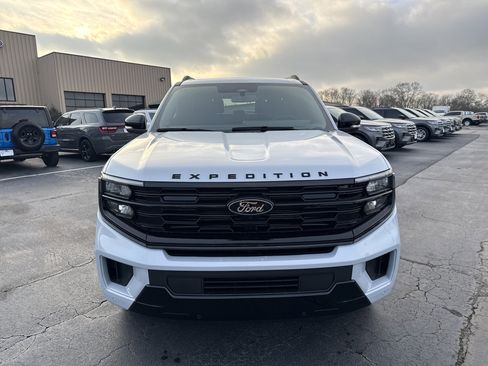 New 2026 Ford Expedition Platinum image 3
