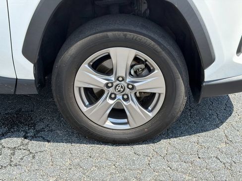 Used 2022 Toyota RAV4 XLE w/ Convenience Package AWD/4WD image 13