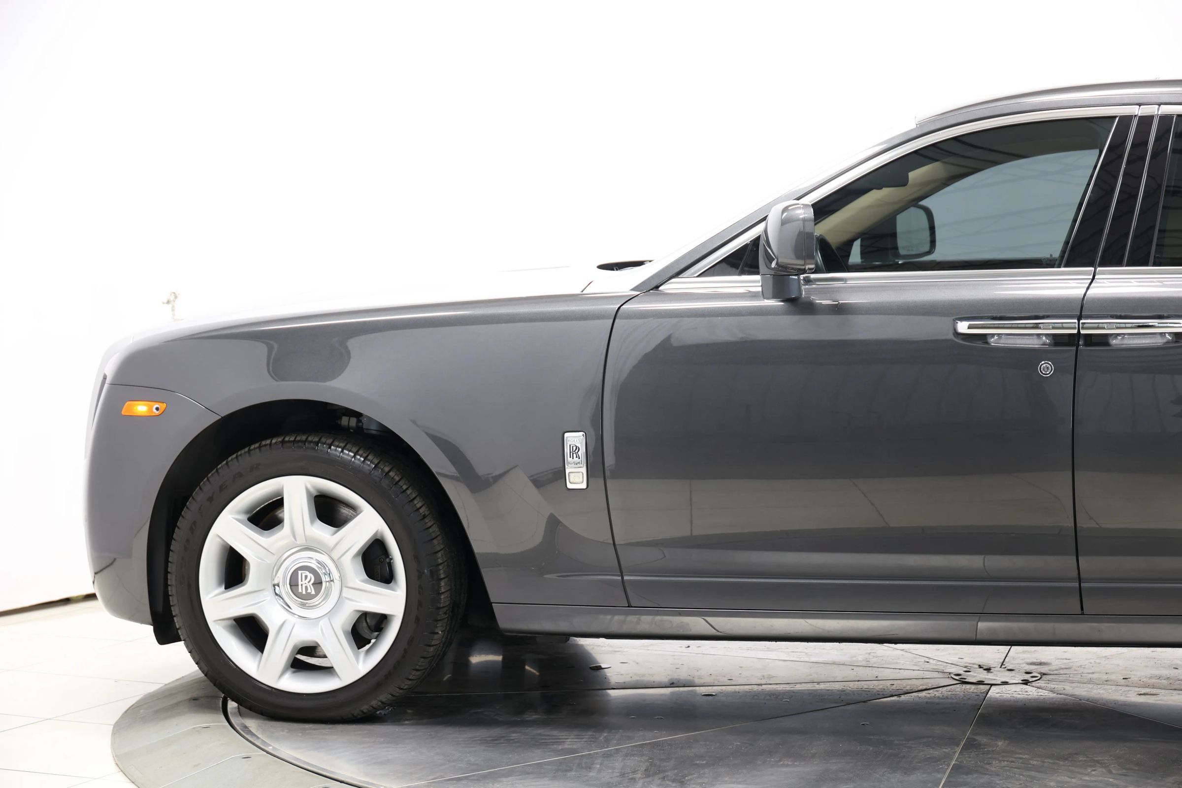 Used 2011 Rolls-Royce Ghost RWD image 9