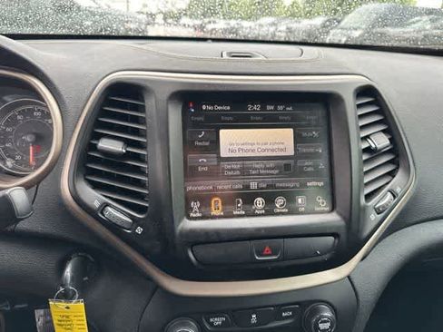 Used 2016 Jeep Cherokee Latitude FWD image 7