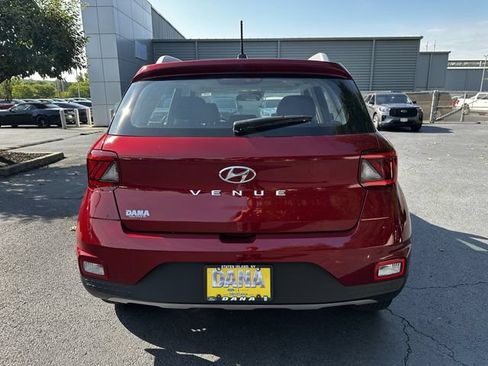 Used 2023 Hyundai Venue SEL FWD image 6