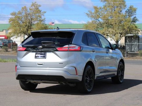 Used 2023 Ford Edge SE w/ Black Appearance Package image 6