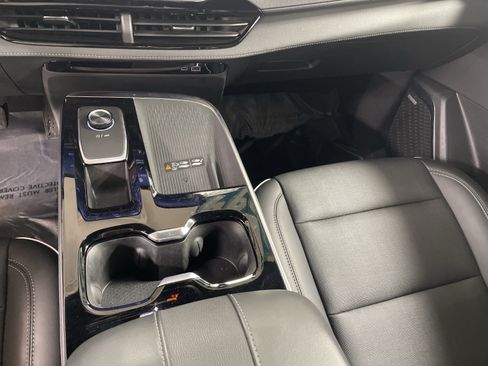 Used 2025 Buick Enclave Preferred AWD/4WD image 21