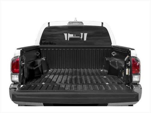 Used 2020 Toyota Tacoma TRD Off-Road image 11