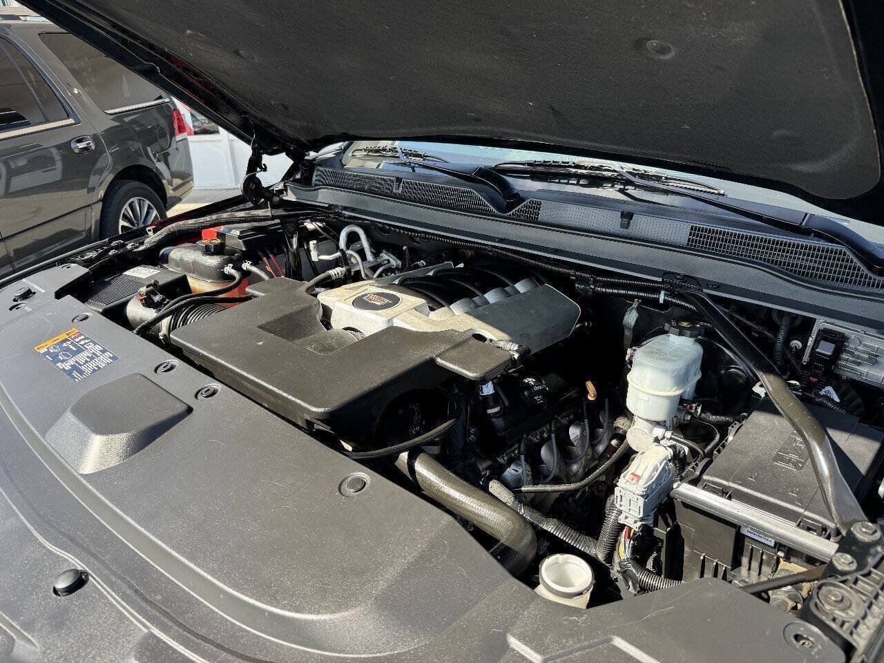 Used 2019 Cadillac Escalade Platinum RWD image 16