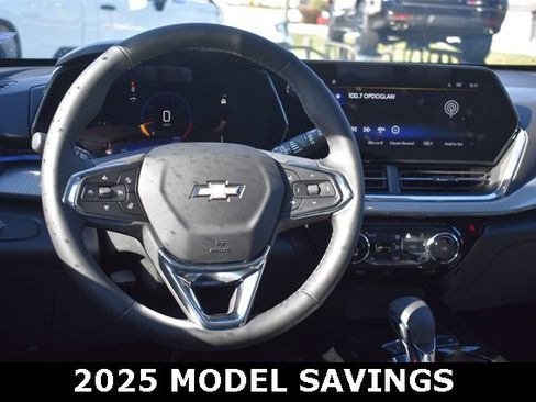 New 2025 Chevrolet Trax LT w/ Sunroof Package image 19
