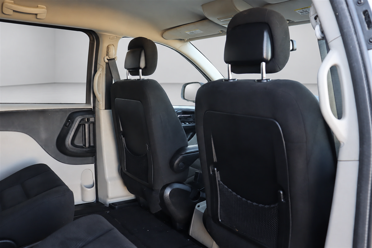 Used 2015 Dodge Grand Caravan SE w/ Quick Order Package 29E SE FWD image 14