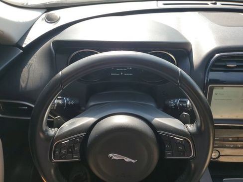 Used 2019 Jaguar F-PACE Premium image 21