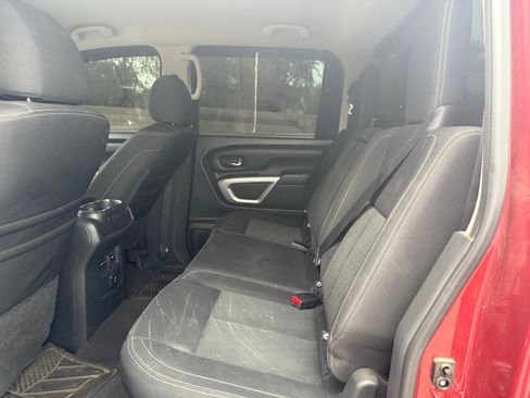 Used 2018 Nissan Titan SV w/ SV Convenience Package image 10
