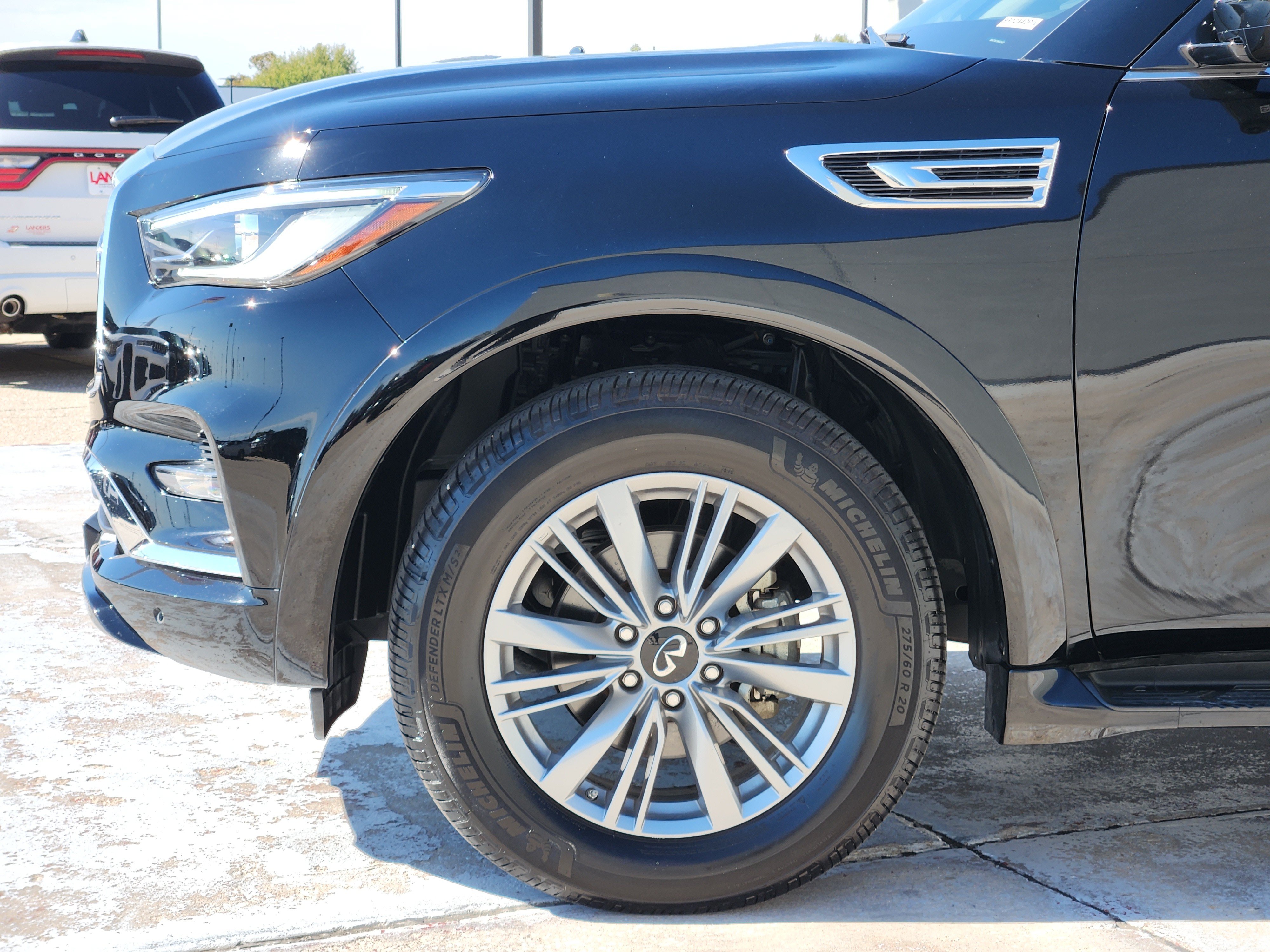 Used 2023 INFINITI QX80 Luxe w/ Cargo Package AWD/4WD image 9