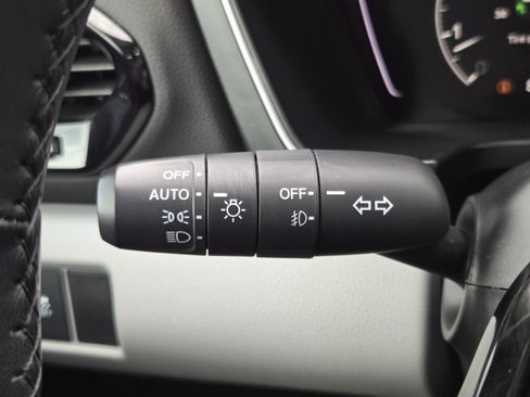 Used 2025 Honda Pilot Touring image 18