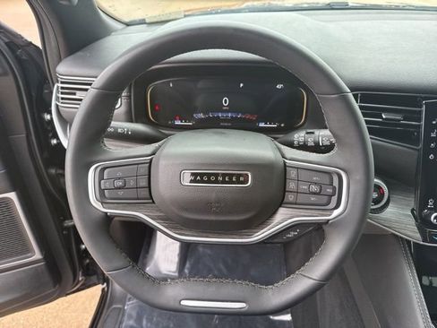Used 2023 Jeep Wagoneer L Series II image 17