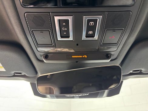 Used 2023 Land Rover Defender 110 SE AWD/4WD image 12