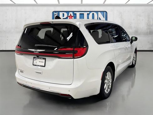 New 2026 Chrysler Pacifica Select image 7
