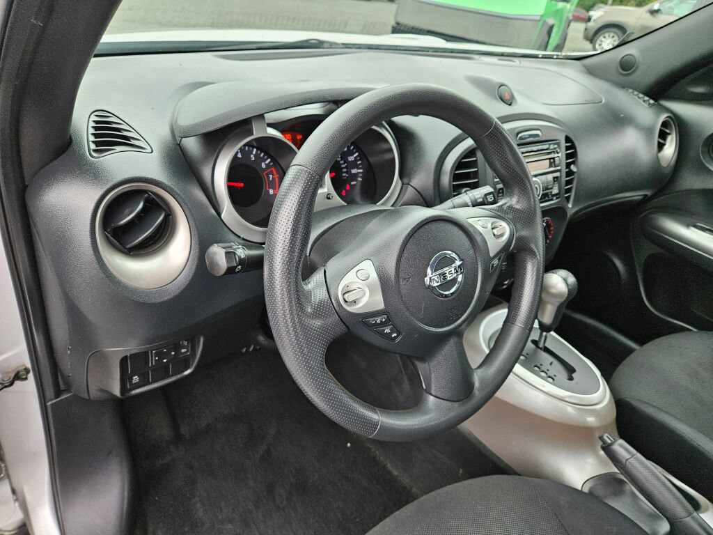 Used 2011 Nissan Juke S FWD image 16