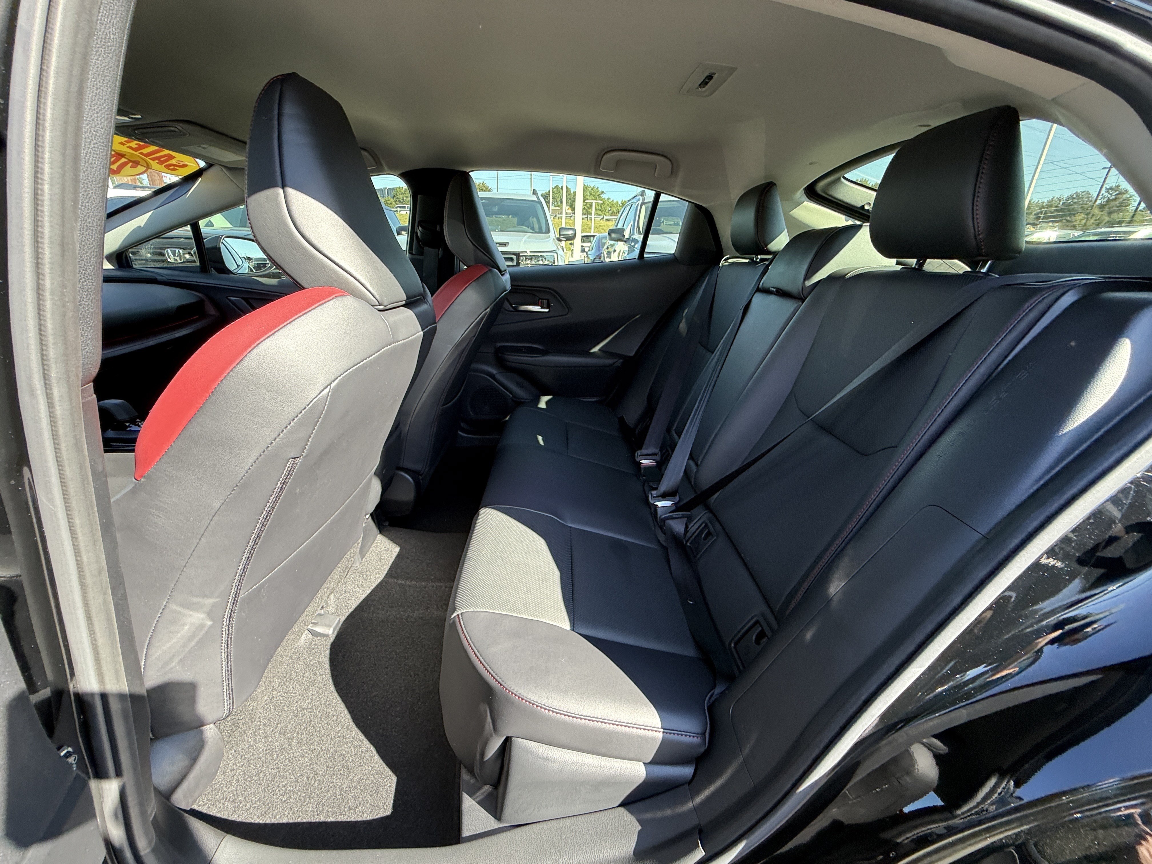 Used 2024 Toyota Prius Prime FWD image 30