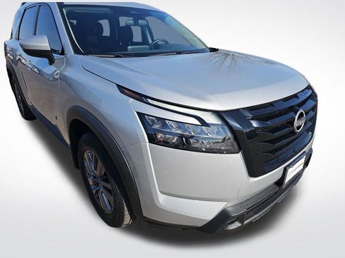 Used 2023 Nissan Pathfinder SV w/ SV Premium Package image 10