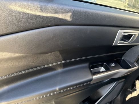 Used 2023 Ford Explorer XLT w/ Equipment Group 202A image 14