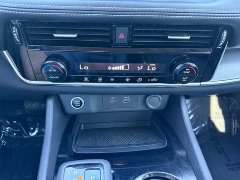 Used 2022 Nissan Rogue SV FWD image 24