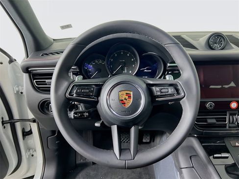 New 2026 Porsche Macan Base image 12