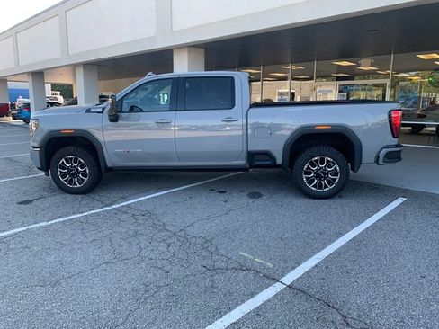 Used 2024 GMC Sierra 2500 AT4 w/ AT4 Premium Plus Package AWD/4WD image 8