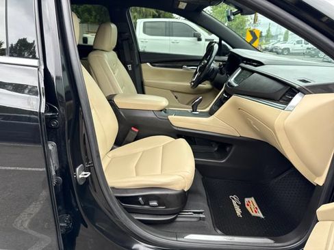 Used 2019 Cadillac XT5 FWD image 8