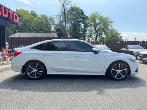 Used 2022 Honda Civic Touring image 5