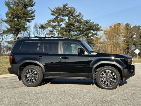 Used 2025 Toyota Land Cruiser image 8