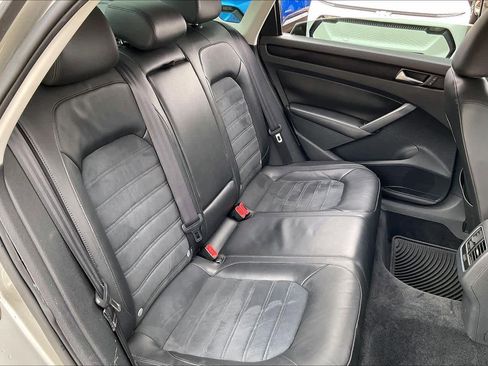 Used 2014 Volkswagen Passat 1.8T SEL Premium image 18