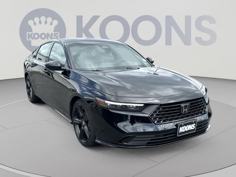 Used 2025 Honda Accord Sport image 2