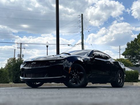 Used 2020 Chevrolet Camaro LT w/ Technology Package RWD image 2