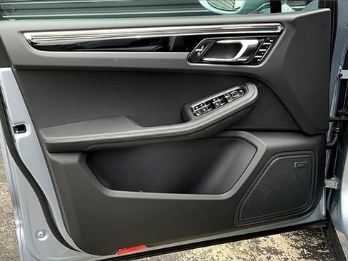 New 2025 Porsche Macan image 27