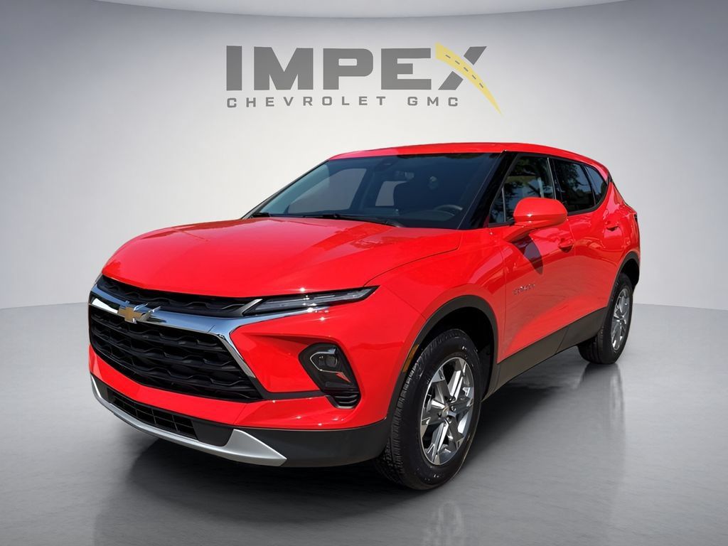 Used 2026 Chevrolet Blazer LT FWD image 1