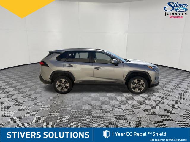 Used 2022 Toyota RAV4 XLE AWD/4WD image 5