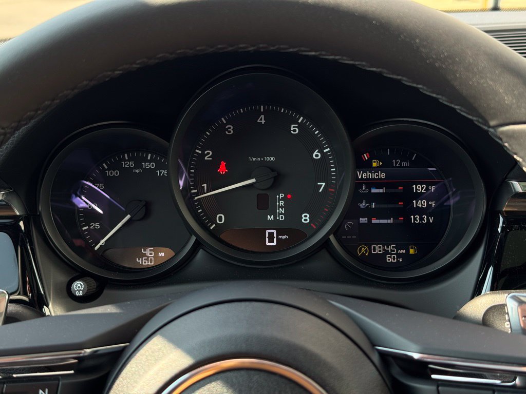 Certified 2025 Porsche Macan AWD/4WD image 43