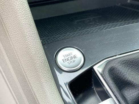 Used 2022 Volkswagen Tiguan SE R-Line image 30