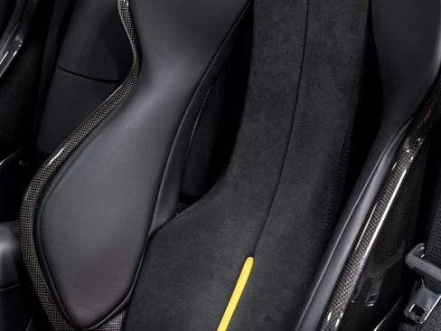 Used 2024 Ferrari SF90 Spider image 19