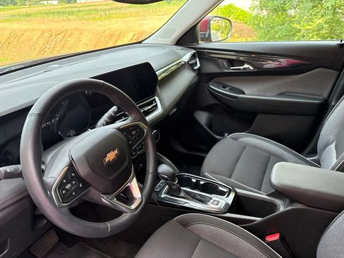 Used 2024 Chevrolet TrailBlazer LT w/ Convenience Package AWD/4WD image 11