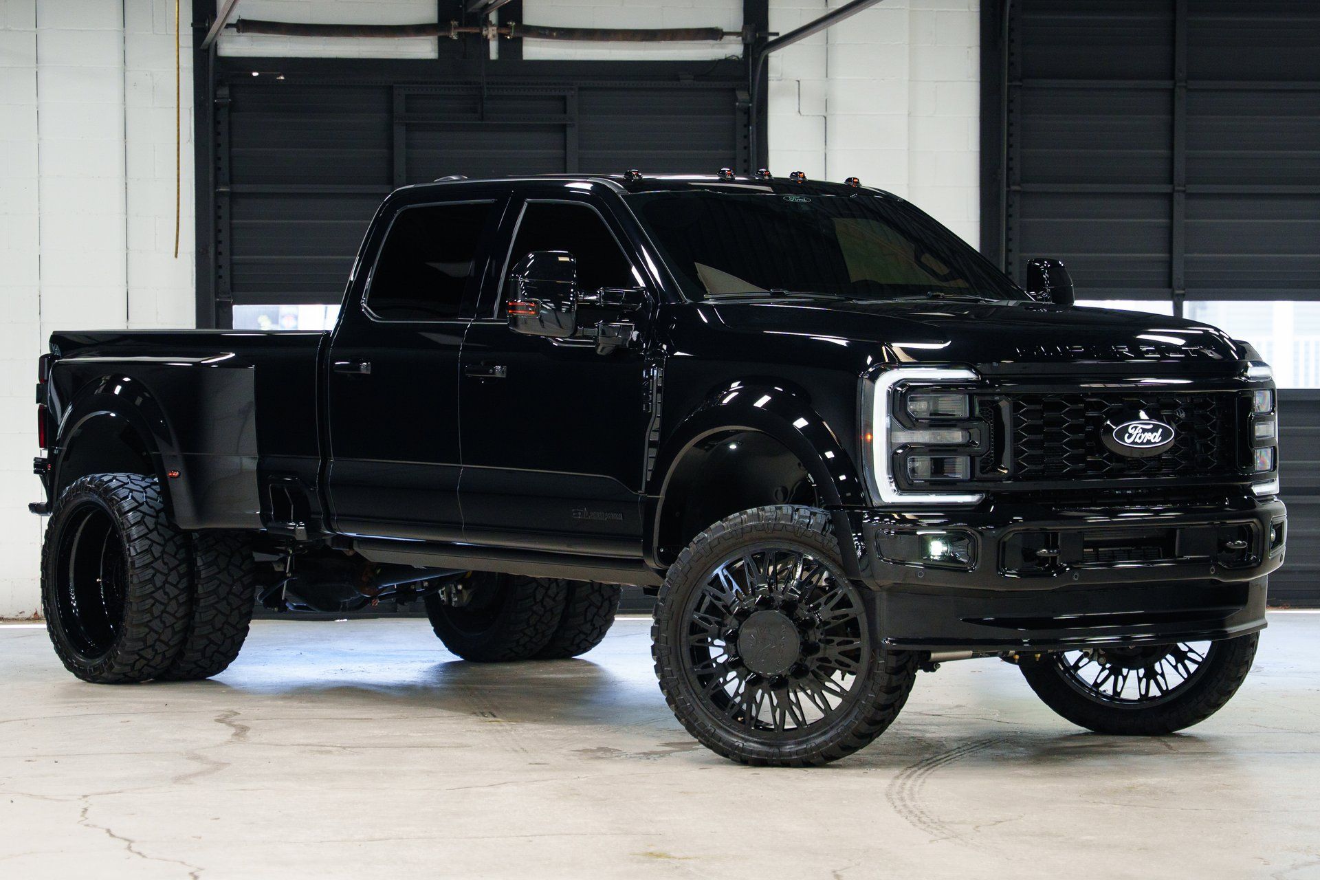 Used 2025 Ford F450 Platinum AWD/4WD image 3
