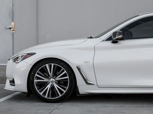 Used 2017 INFINITI Q60 3.0t w/ Premium Plus Package 3.0T image 17