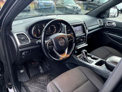 Used 2020 Jeep Grand Cherokee Laredo image 8