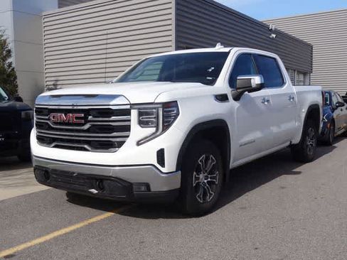 Used 2024 GMC Sierra 1500 SLT image 1