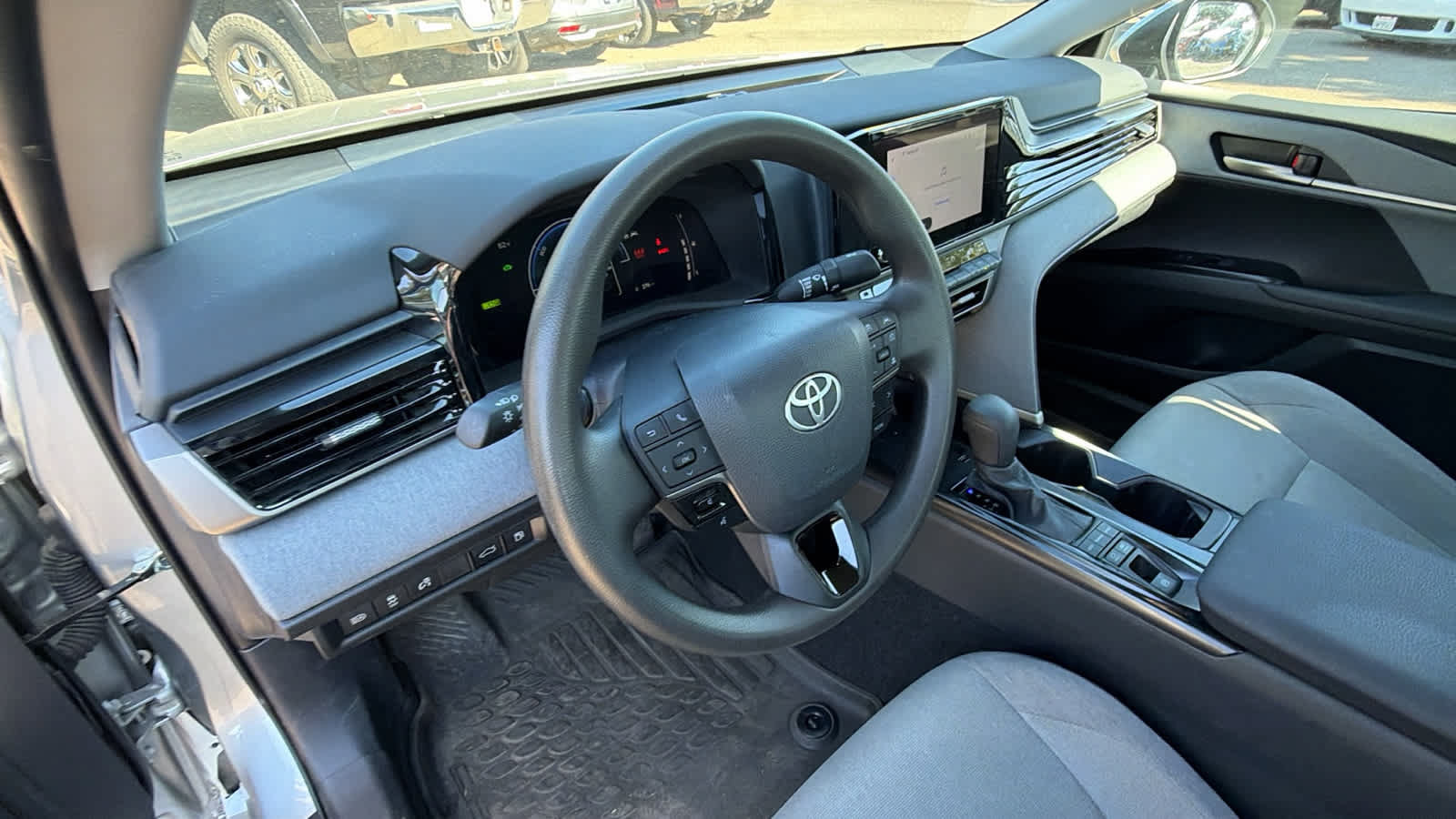 Used 2025 Toyota Camry LE FWD image 10