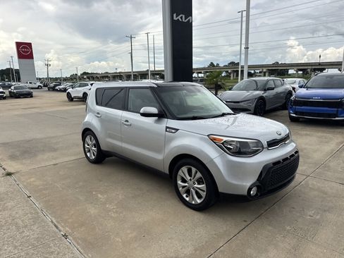 Used 2016 Kia Soul + w/ Primo Package FWD image 11