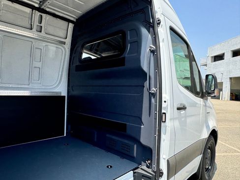 Used 2024 Mercedes-Benz eSprinter 170 Cargo image 13