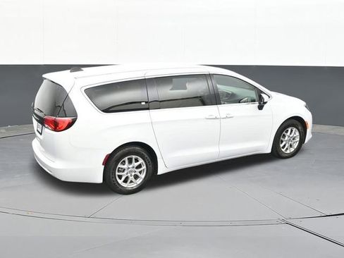 Used 2022 Chrysler Voyager LX FWD image 64