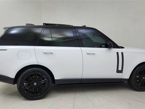 Used 2023 Land Rover Range Rover SE image 6