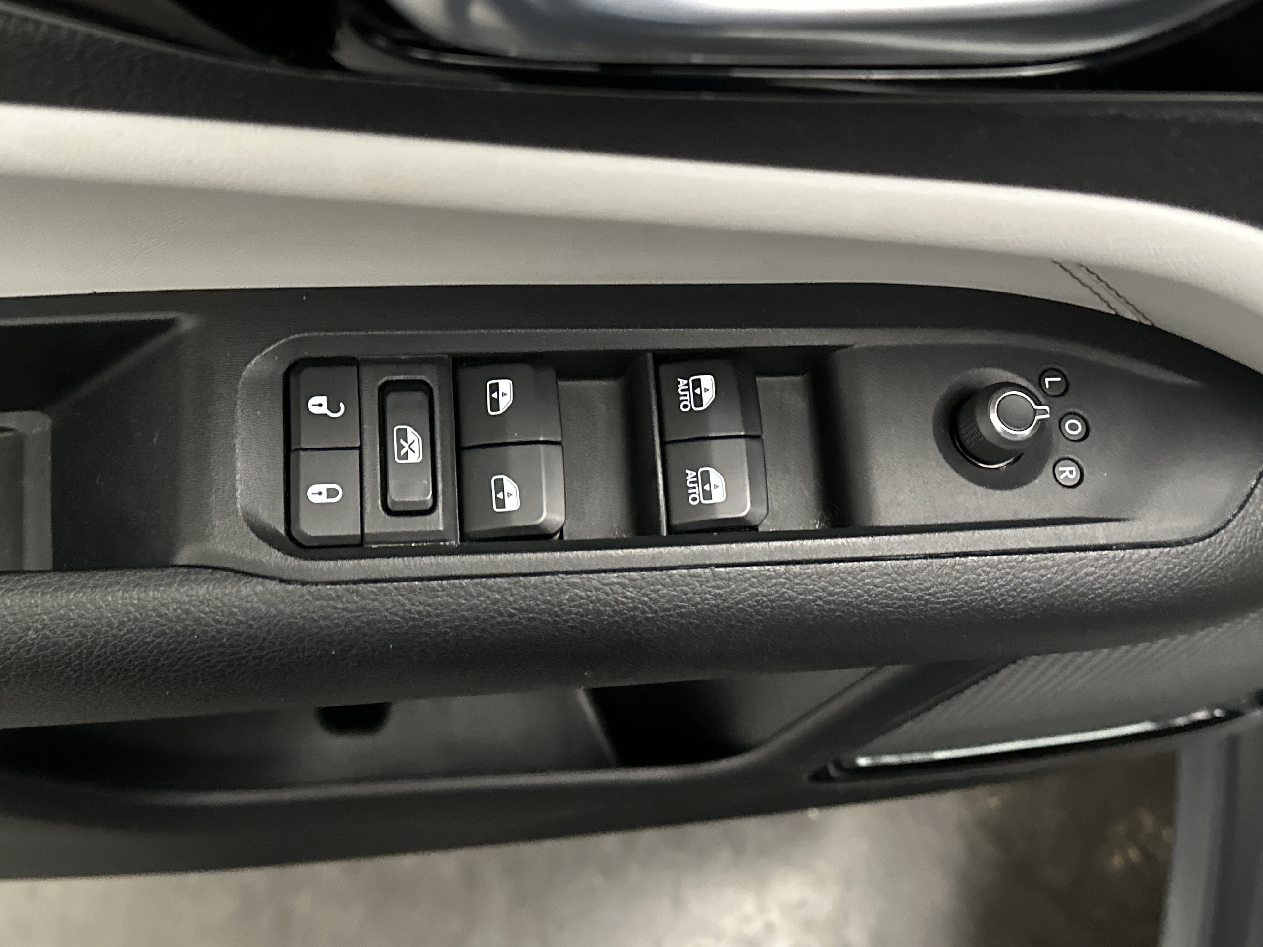 Used 2025 Jeep Compass Limited AWD/4WD image 18