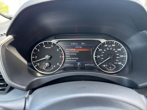 Used 2025 Nissan Altima 2.5 SV FWD image 39