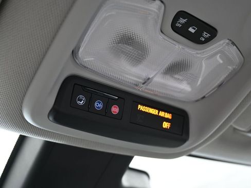 Used 2023 Chevrolet Bolt EUV Premier image 20